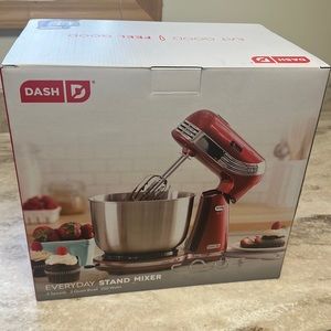 DASH 3 quart Stand Mixer - Red